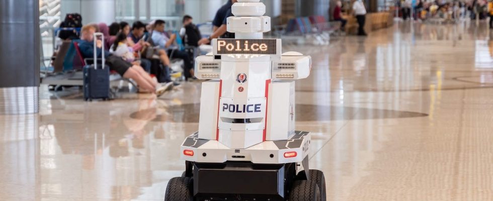 Singapur Polizeiroboter im Einsatz am Flughafen Singapur Was sie tun