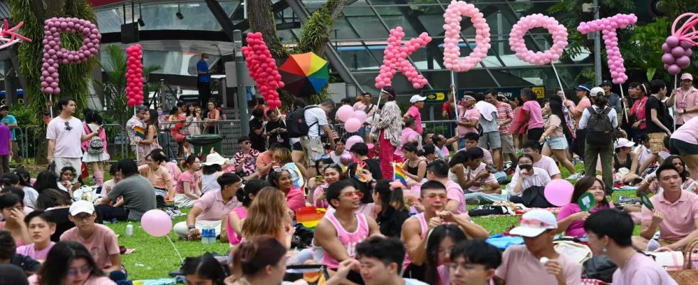 Singapur veranstaltet die erste LGBTQ Kundgebung seit der Entkriminalisierung von schwulem