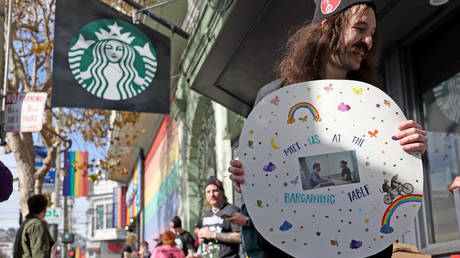 Starbucks Arbeiter streiken wegen „Pride Month Politik – World