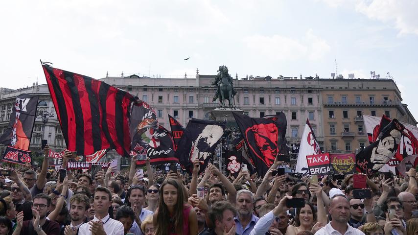 Wie Italien Berlusconis Staatsbegraebnis in rasender Geschwindigkeit arrangierte Im