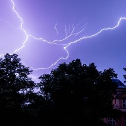 Wie bereitet man sich auf Donner Regen und Blitz vor