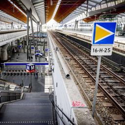 Zwoelfter und letzter Verdaechtiger wegen Koerperverletzung am Bahnhof Bijlmer festgenommen