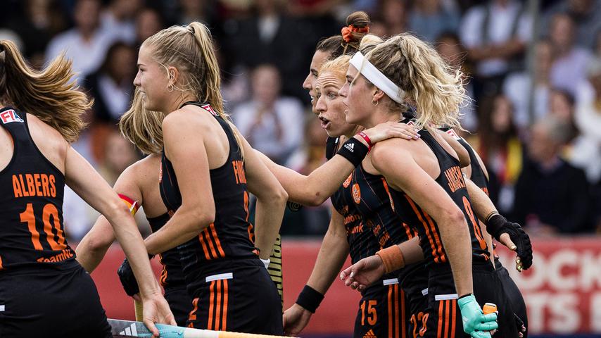 1688512048 988 Eishockeyspieler gewinnen nach Sieg ueber Belgien erneut den Titel in