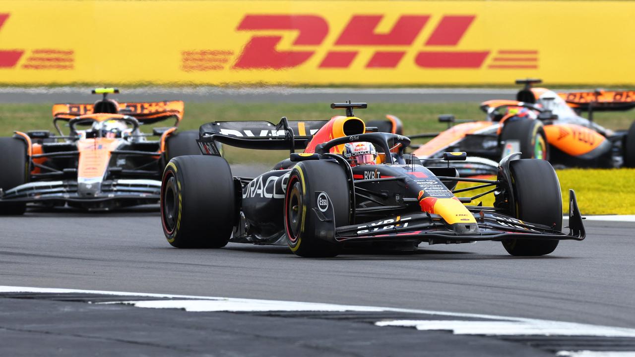 Bild aus Video: Verstappen übernimmt beim GP von Großbritannien erneut die Führung von Norris