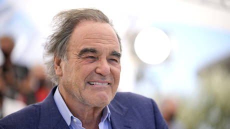 Biden koennte den „Dritten Weltkrieg beginnen – Oliver Stone –