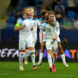 Das junge England gewinnt nach einem denkwuerdigen Ende nach 39