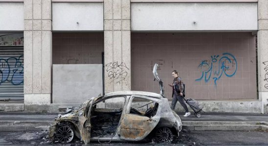 Demonstranten in Frankreich widersetzen sich dem Verbot gegen Polizeigewalt zu