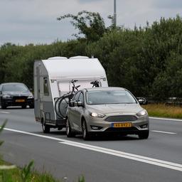 Der Beginn der Sommerferien sorgt fuer lange Staus auf der