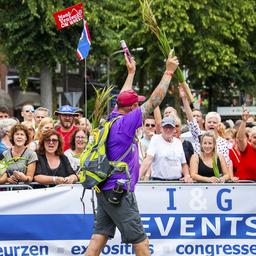 Four Days Marches setzt „Safety Car ein um uebermaessig enthusiastische