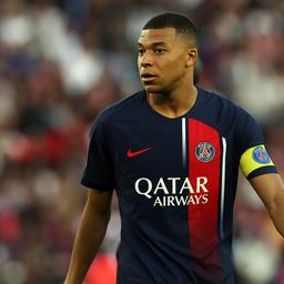 Franzoesische Spielergewerkschaft erwaegt Klage gegen PSG wegen Mbappe Situation Fussball