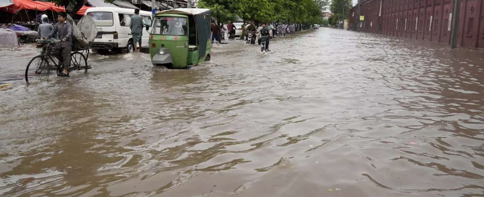 Mindestens 76 starben 133 wurden durch schwere Angriffe in Pakistan