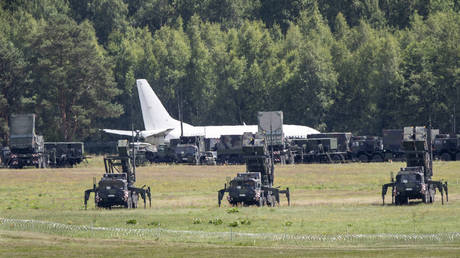 NATO Maechte im „hektischen Wettlauf um die Ausarbeitung eines Abkommens mit