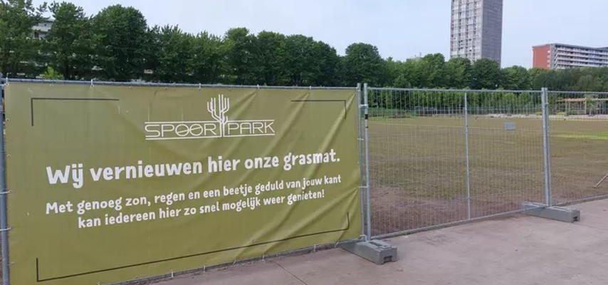 Nach einem Festival scheint der neue Rasen ruiniert zu sein