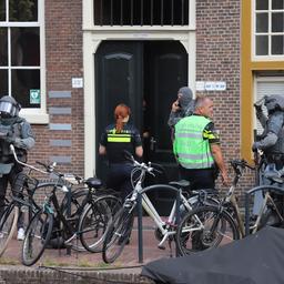 Opfer von Messerstich in Leiden starb an Verletzungen Taeter auf