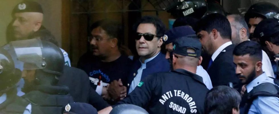 Pakistan Imran Khans vorlaeufige Kaution wurde in drei Faellen verlaengert