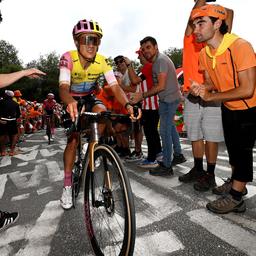 Podiumskandidaten Carapaz und Mas muessen in der Tour nach Sturz