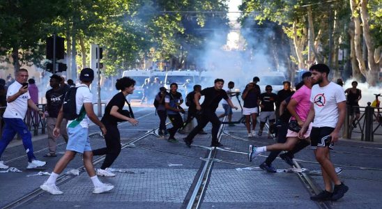 Protest in Frankreich Die Grossmutter eines franzoesischen Teenagers der von