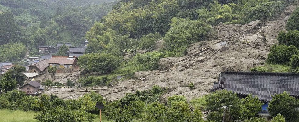 Regen in Japan Starker Regen im Sueden Japans fordert bis