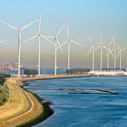 Starker Wind drueckt Strompreis erneut unter Null Wirtschaft