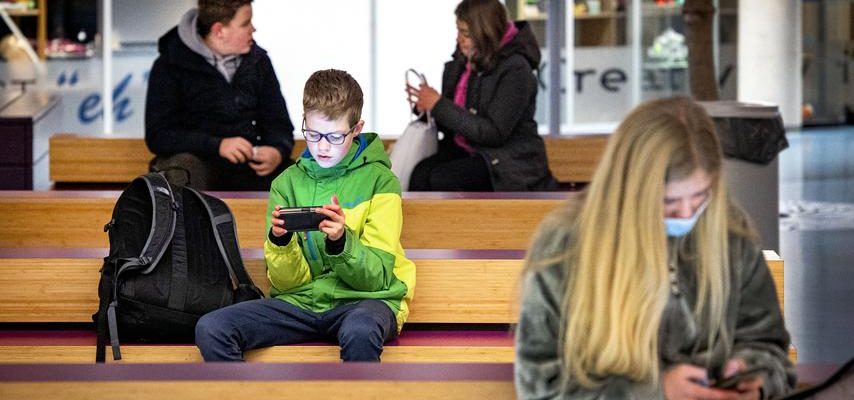 Telefone aus dem Klassenzimmer „Lehrer koennen nicht mit suechtig machendem