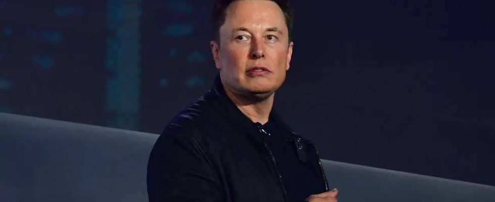 Tesla Elon Musks Vermoegen sinkt um 20 Milliarden US Dollar waehrend