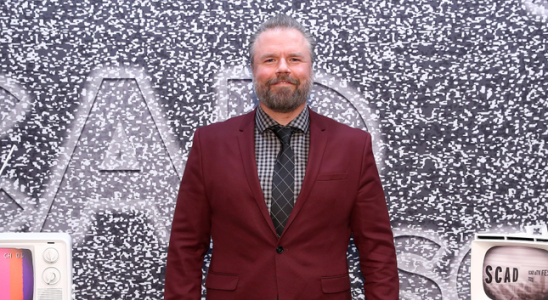 Tyler Labine erholt sich von einem „potenziell toedlichen Blutgerinnsel