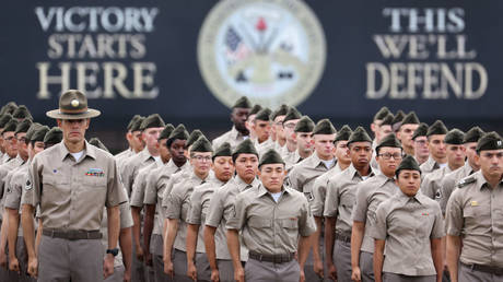 US Militaerveteranen raten Familienangehoerigen sich nicht zu melden – WSJ –