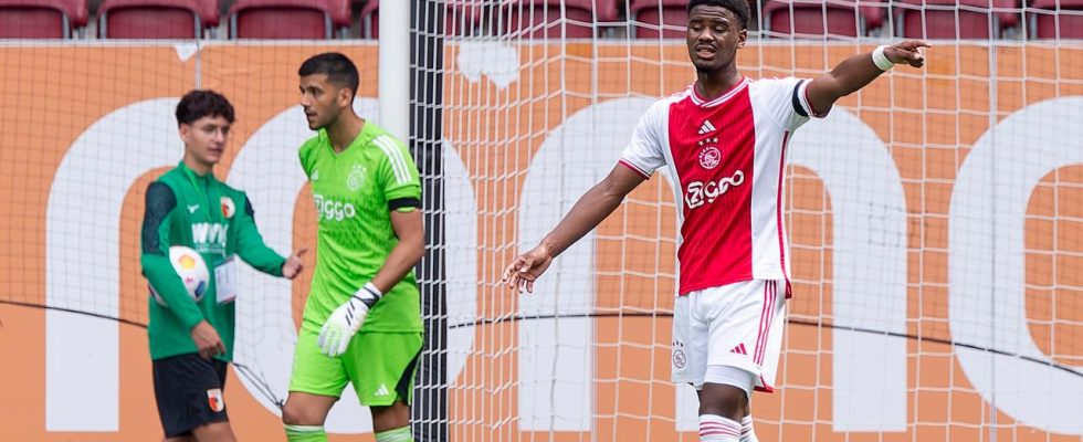 Unter anderem wegen Rullis Patzer erleidet Ajax eine schmerzhafte Trainingsniederlage