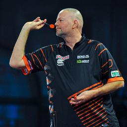 Van Barneveld gewinnt den Thriller und steht nach einem frueheren