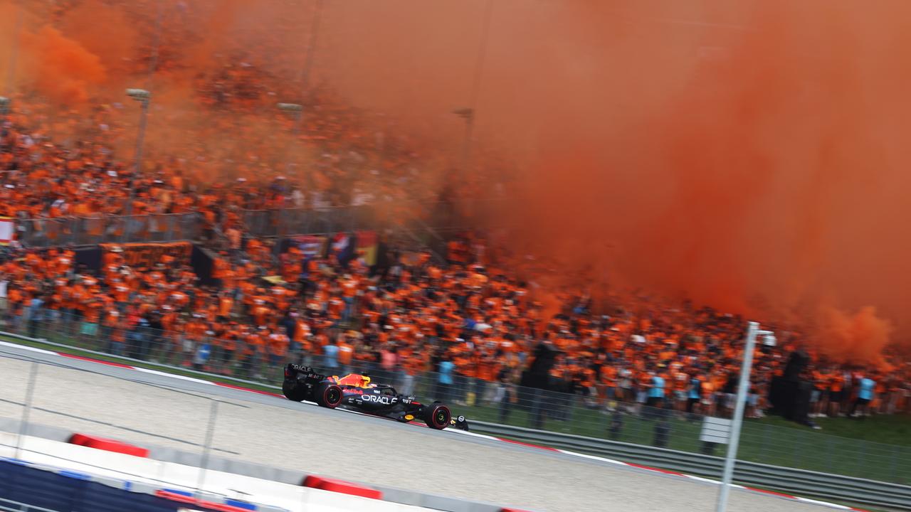 Beeld uit video: Verstappen finisht voor het oog van oranje zee als eerste in Oostenrijk