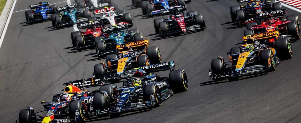 Verstappen ueberlistet Hamilton beim Start und gewinnt in Budapest das