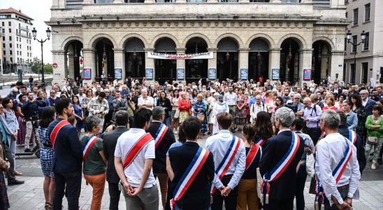 Waehrend die Unruhen nachlassen veranstalten Menschenmassen in Frankreich Anti Aufruhr Kundgebungen