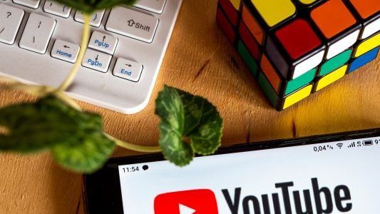 YouTube testet KI generierte Quizfragen zu Lehrvideos