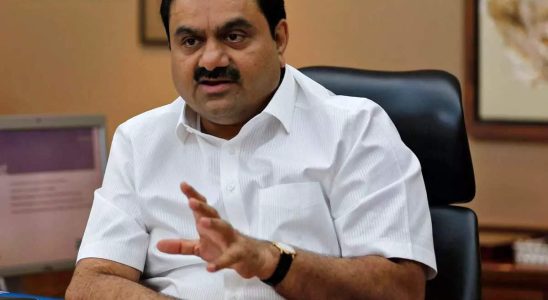 „Adani Green erwaegt die Beschaffung von 15 Milliarden US Dollar zur