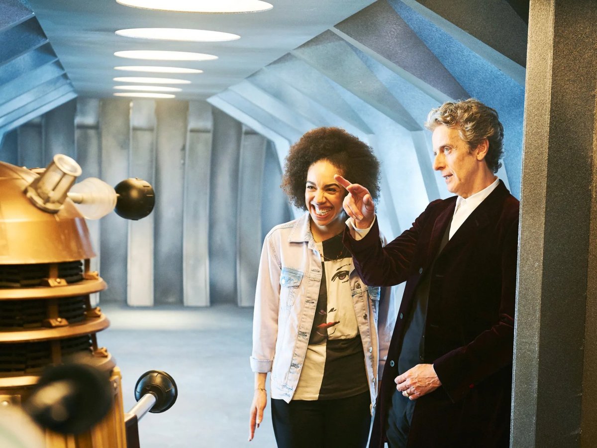 Zehn Jahre nach der Ankündigung, dass Peter Capaldi die Hauptrolle in Doctor Who übernehmen würde, blicken wir auf seine Zeit bei der beliebten Serie zurück.