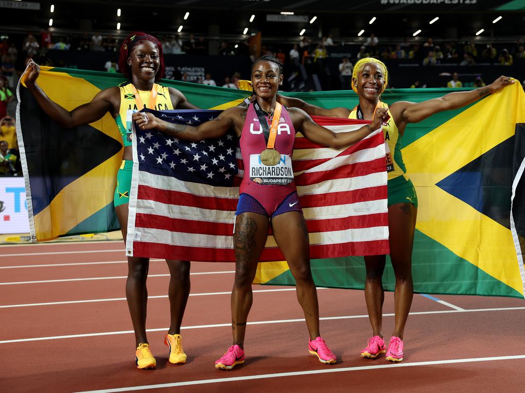 1692659582 422 Richardson haelt Fraser Pryce vom sechsten Weltmeistertitel ueber 100 Meter ab