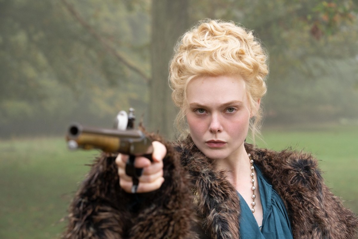 In Hulus hervorragender Serie „The Great“ mit Elle Fanning und Nicholas Hoult in den Hauptrollen ist der politische Körper manchmal nur der menschliche Körper.