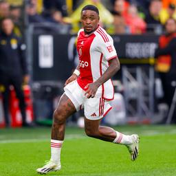 Ajax hat einen neuen Kapitaen Bergwijn uebernimmt Tadics Band