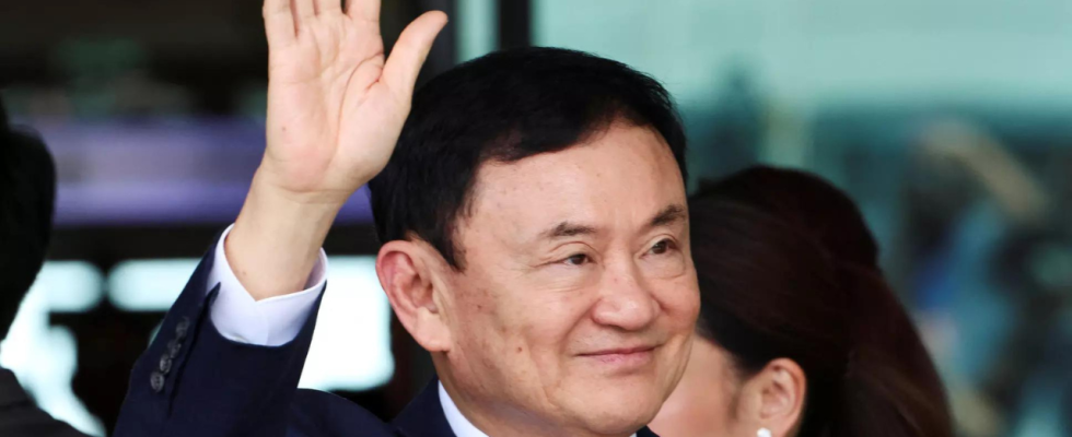 Ex Premierminister Thaksin wurde nach 15 Jahren im Exil bei seiner