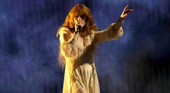 Florence Welch teilt mit dass sie eine lebensrettende Notoperation hatte