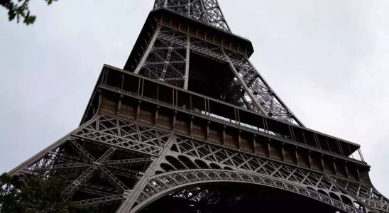 Frankreich untersucht falsche Bombendrohungen am Eiffelturm