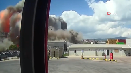 Massive Explosion erschuettert tuerkischen Hafen VIDEOS – World