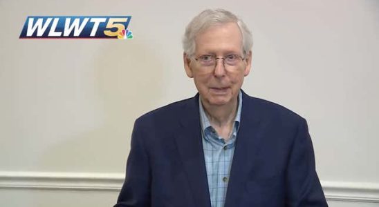 Mitch McConnell erstarrt bei der Pressekonferenz in Kentucky erneut