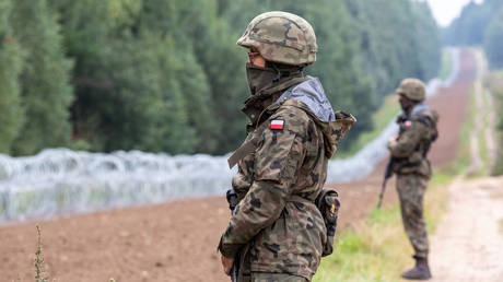 NATO Staat stationiert 10000 Soldaten an der Grenze des russischen Verbuendeten