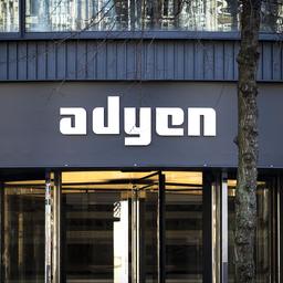 Nach einem schmerzhaften Tag faellt der Aktienkurs von Adyen noch