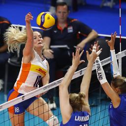 Niederlaendische Volleyballspieler schlagen auch Finnland und holen sich den Gruppensieg