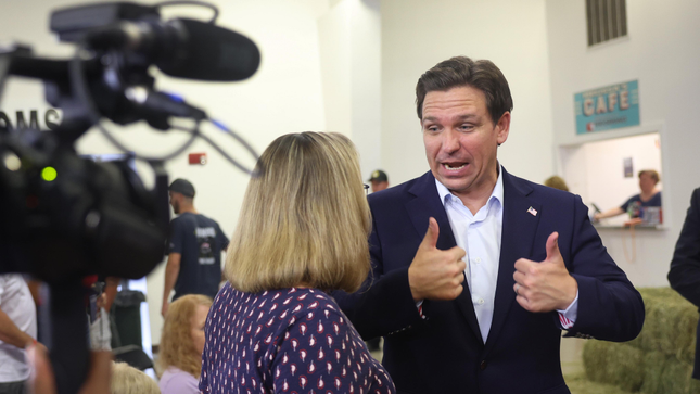 Ron DeSantis moechte dass Disney die Klage gegen ihn einstellt