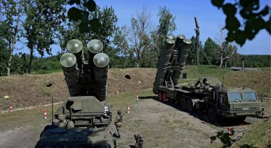 Russland liefert S 400 Luftverteidigungssysteme ordnungsgemaess an Indien Offiziell