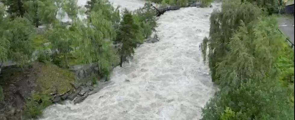 Tausende wurden in Norwegen aufgrund des hoechsten Flusspegels seit fuenfzig