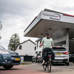 Teures Benzin „katastrophal fuer Tankstellenbesitzer und Ladenbesitzer in der Grenzregion